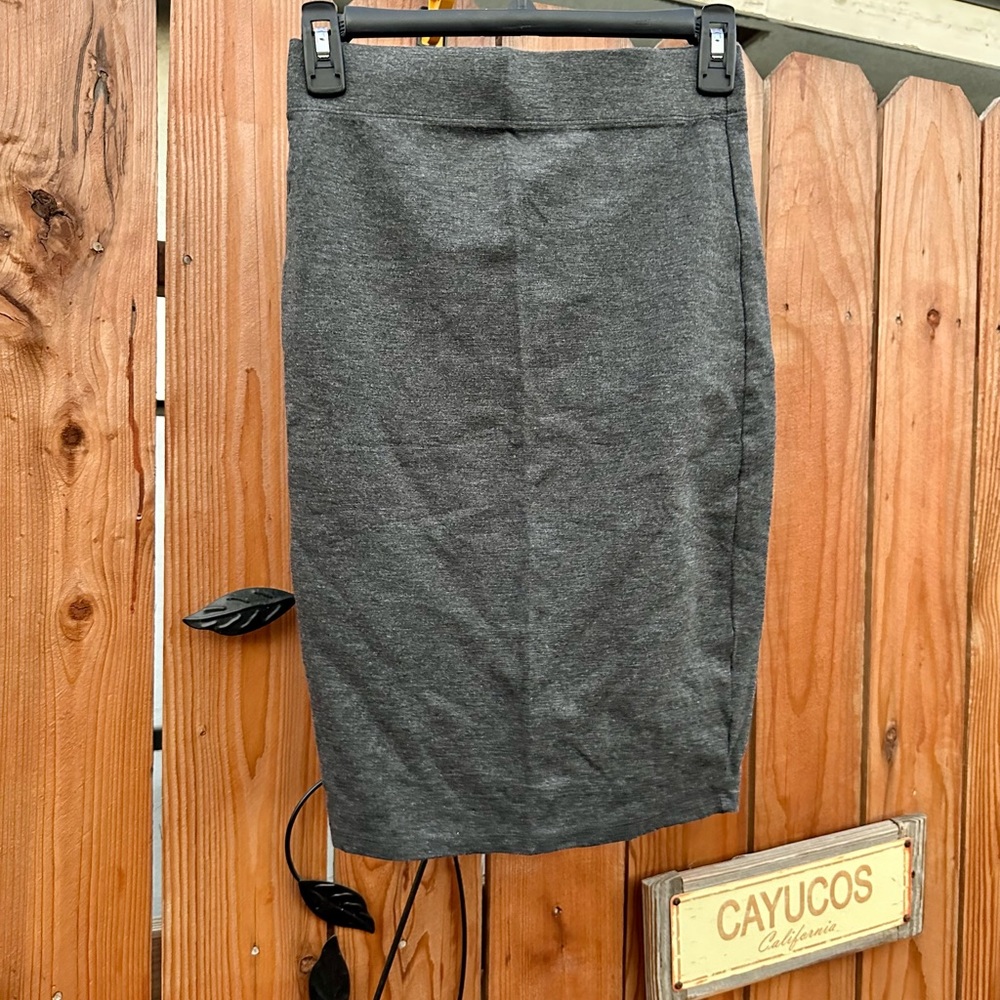 Super soft pencil skirt
Size XXsmall